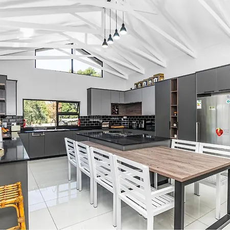 Kwamagogo Villa, Chartwell Johannesburg Exterior photo