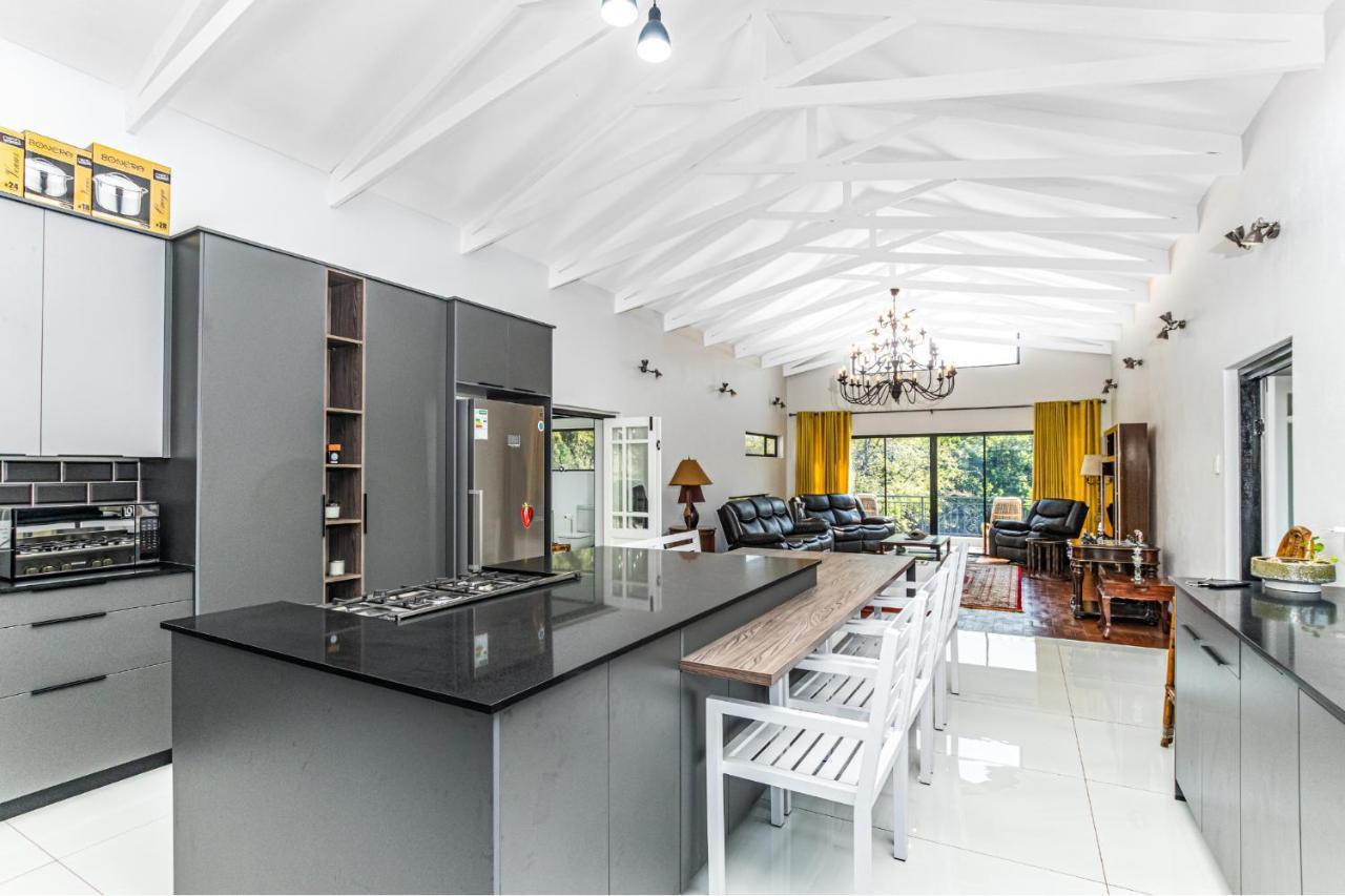 Kwamagogo Villa, Chartwell * Johannesburg