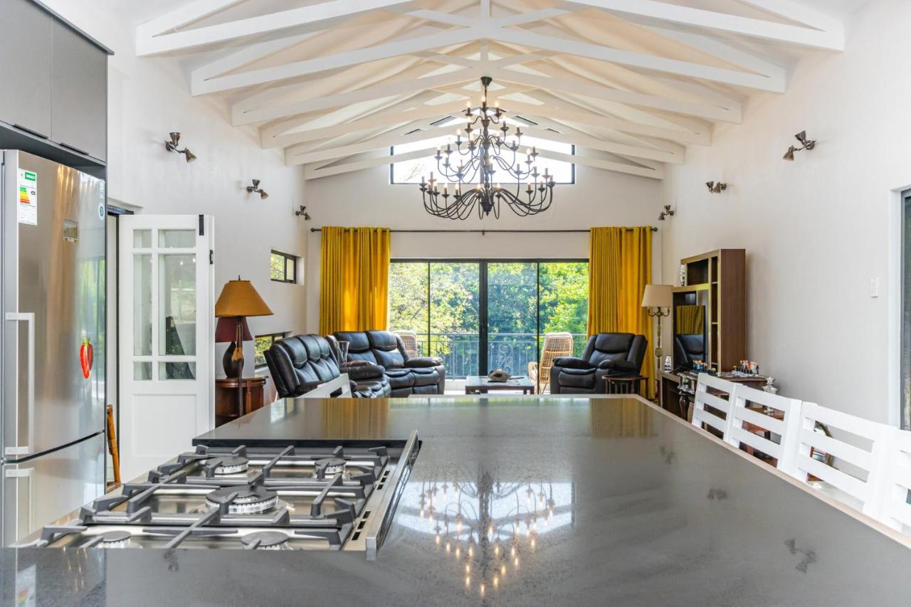 Kwamagogo Villa, Chartwell * Johannesburg